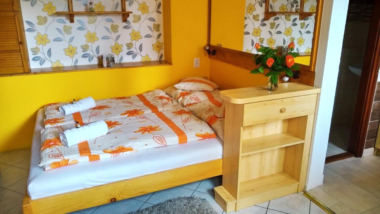 Csobogo Vendeghaz Apartment Егер Екстериор снимка