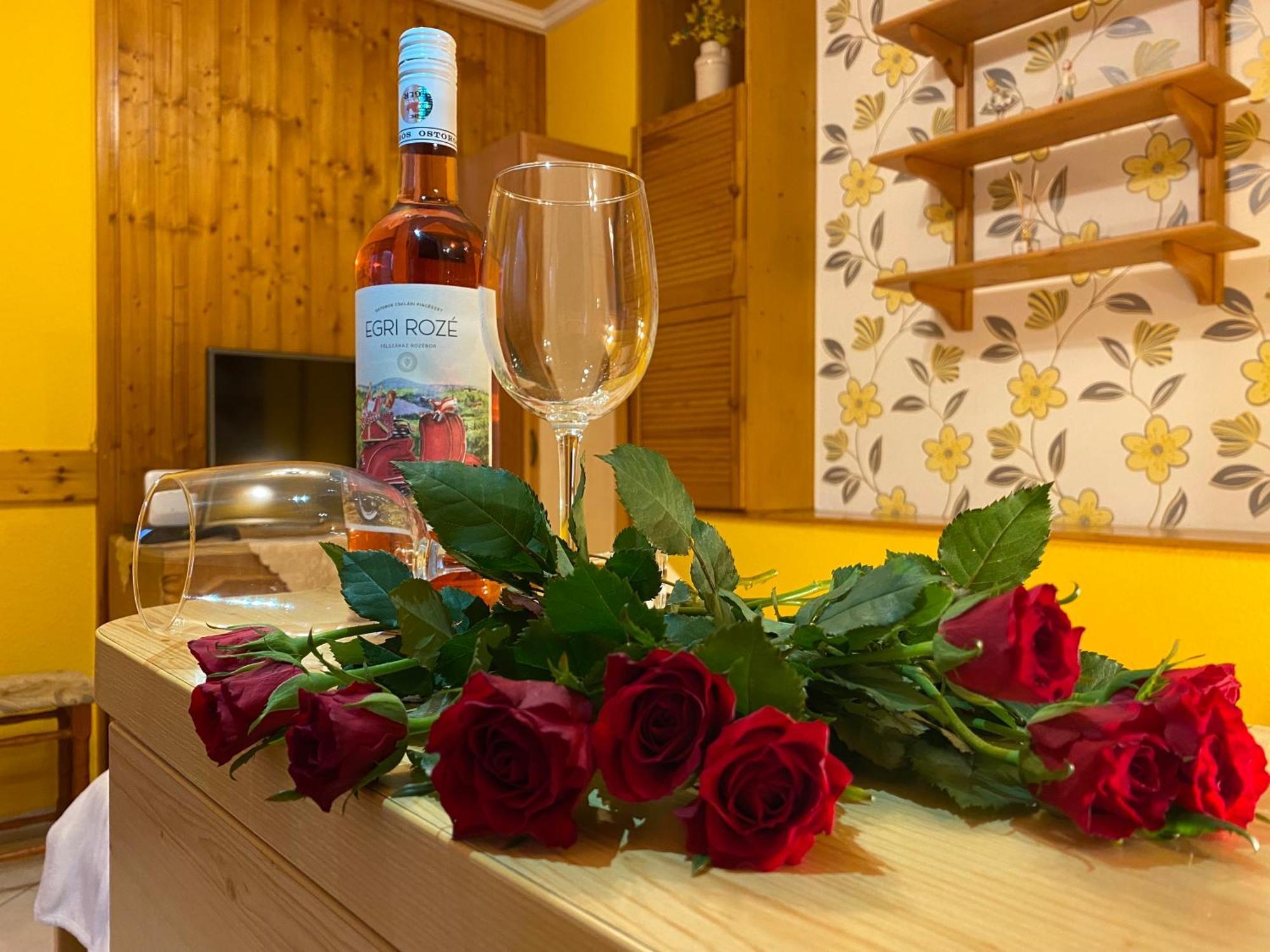 Csobogo Vendeghaz Apartment Егер Екстериор снимка